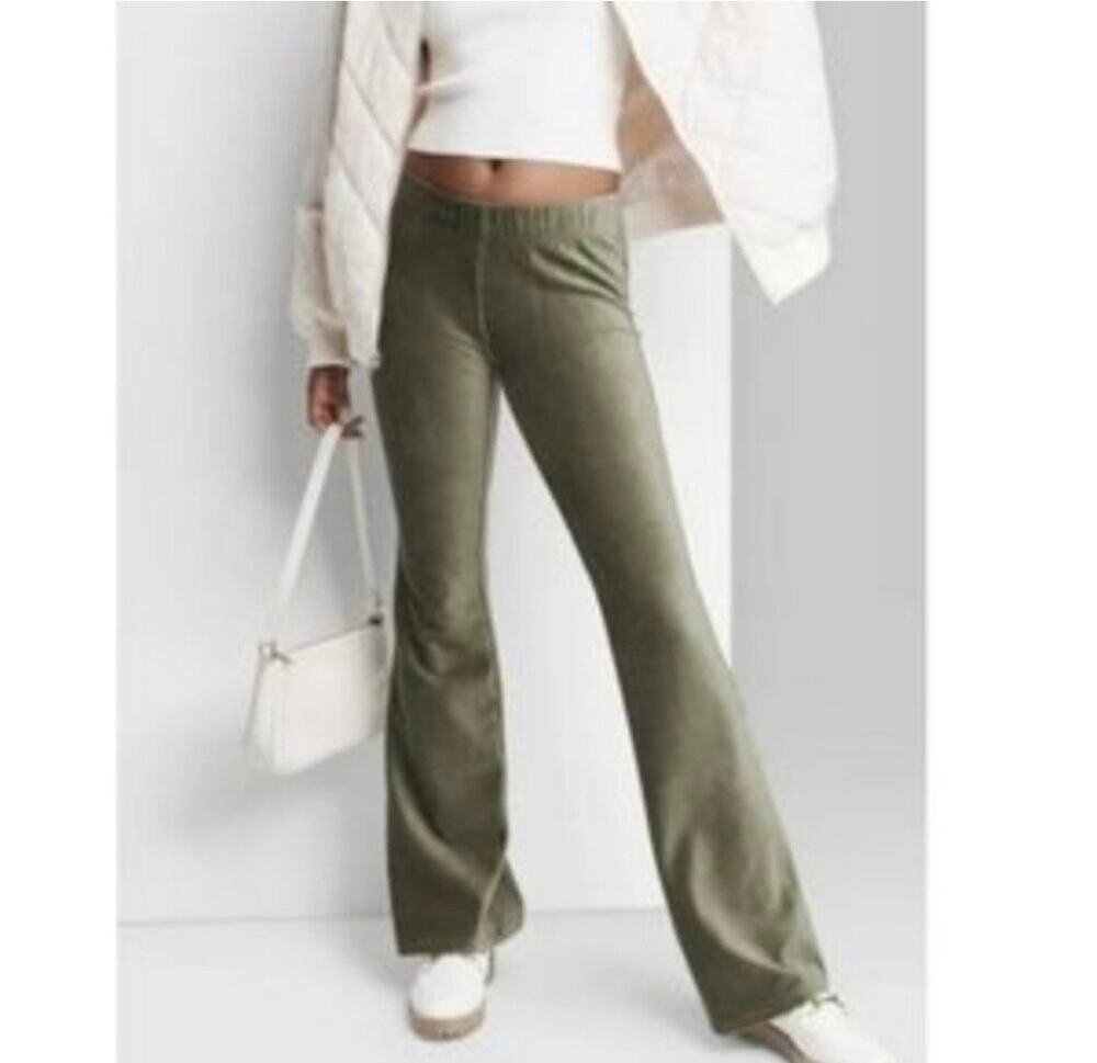 Wild Fable Olive Green Velvet Pants Medium Ribbed Corduroy Pull On Flare Leg